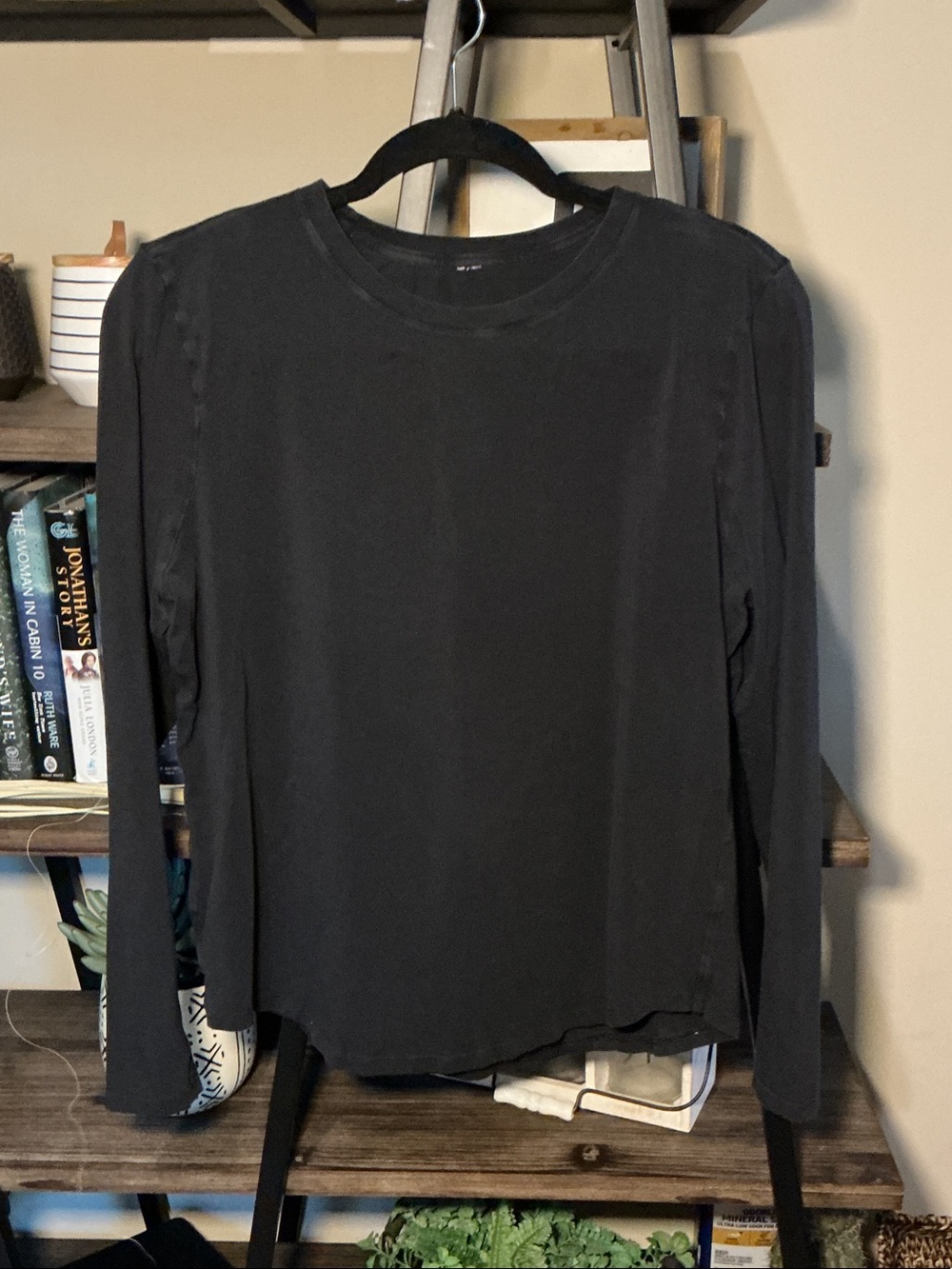 lululemon athletica Is omens Long-Sleeve Crew Neck Shirt - Black